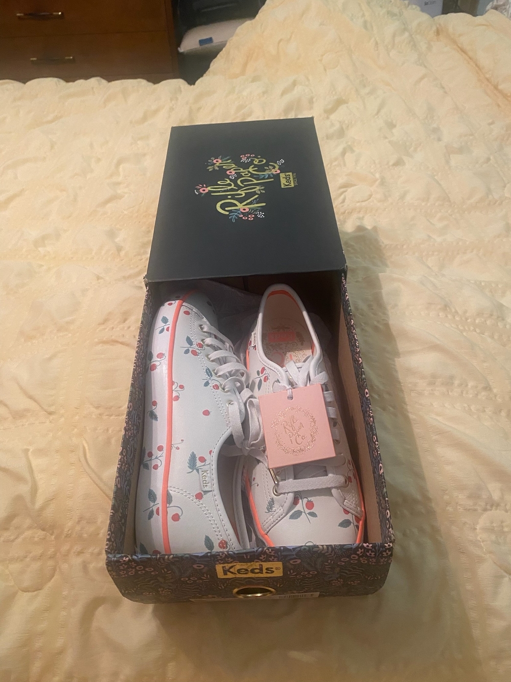 SUPER CUTE Strawberry Leather Sneakers, Ked's Kickstart - NEW w/Tags - Picture 4 of 7
